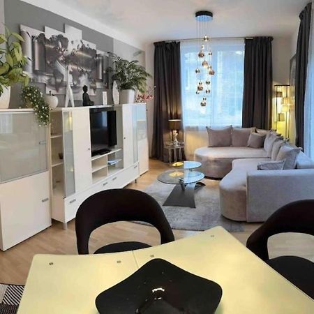 Wohnung 1 Mit 2 Schlafzimmern Und Terrasse Гросгмайн Екстериор снимка
