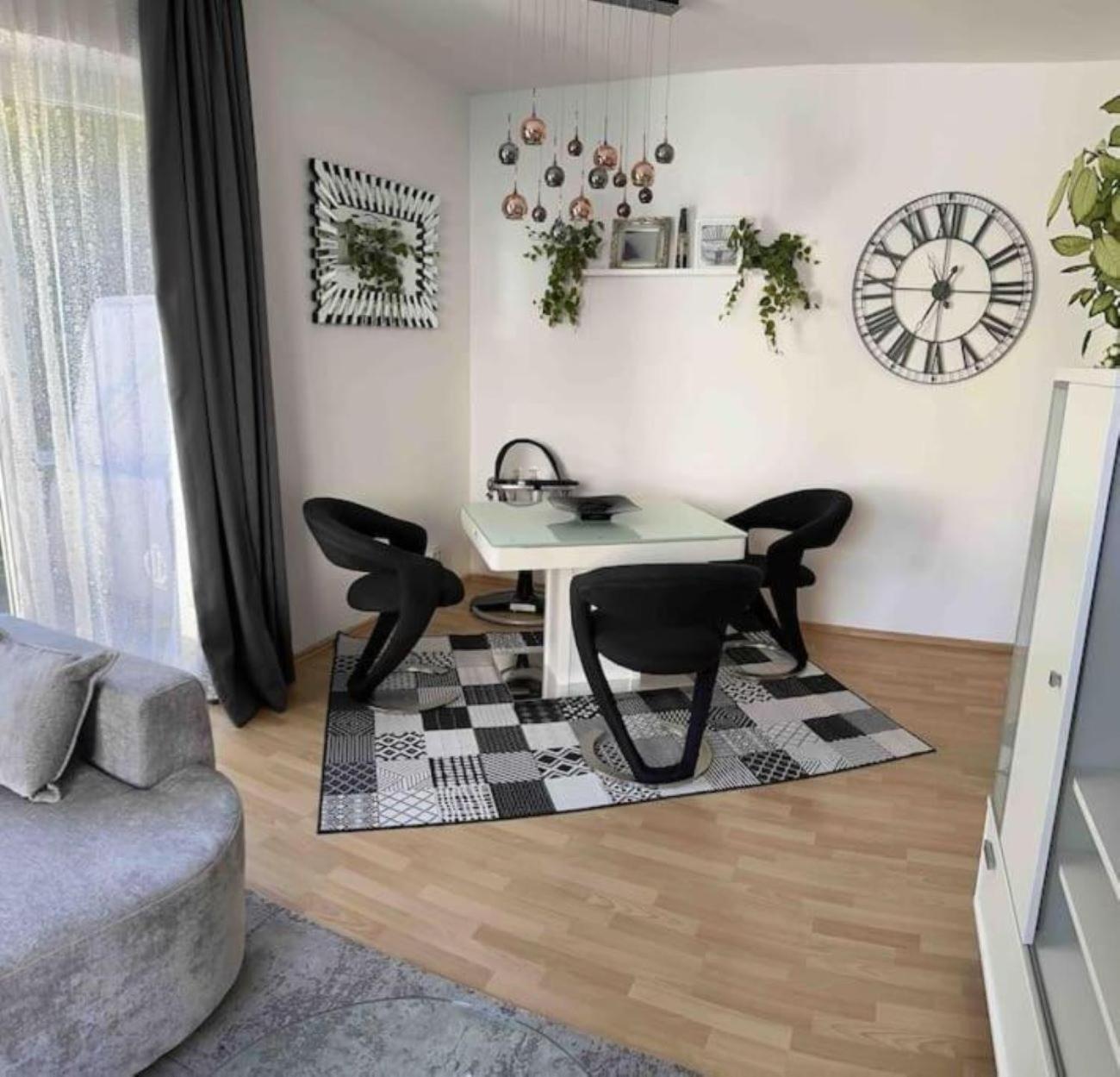 Wohnung 1 Mit 2 Schlafzimmern Und Terrasse Гросгмайн Екстериор снимка