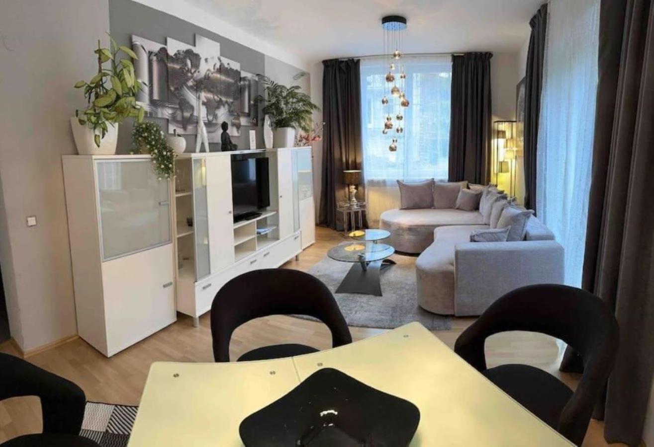 Wohnung 1 Mit 2 Schlafzimmern Und Terrasse Гросгмайн Екстериор снимка